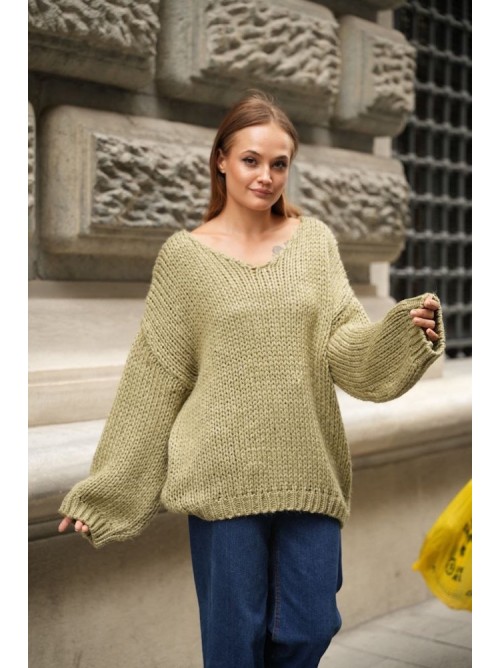 Λαδί Πλεκτό Πουλόβερ με V Λαιμόκοψη – Oversized Fit- 360