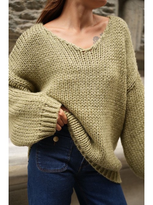 Λαδί Πλεκτό Πουλόβερ με V Λαιμόκοψη – Oversized Fit- 360